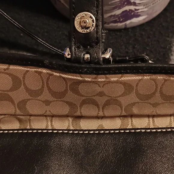 Coach - Picture 5 of 10